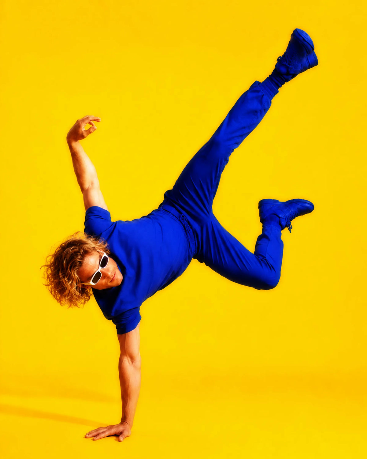 man yellow blue bloom2 30